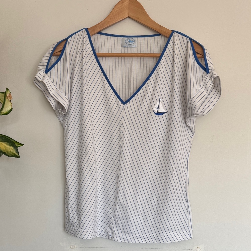 Vintage Nautical Stripe V‑Neck Cold‑Shoulder Top in White and Blue